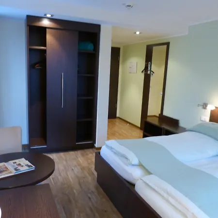 Evering Hotel 3*