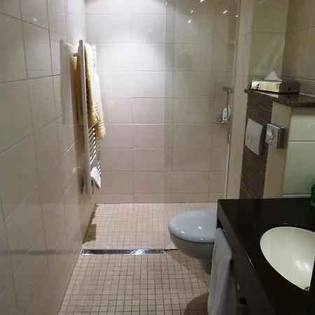 Evering Hotel 3*